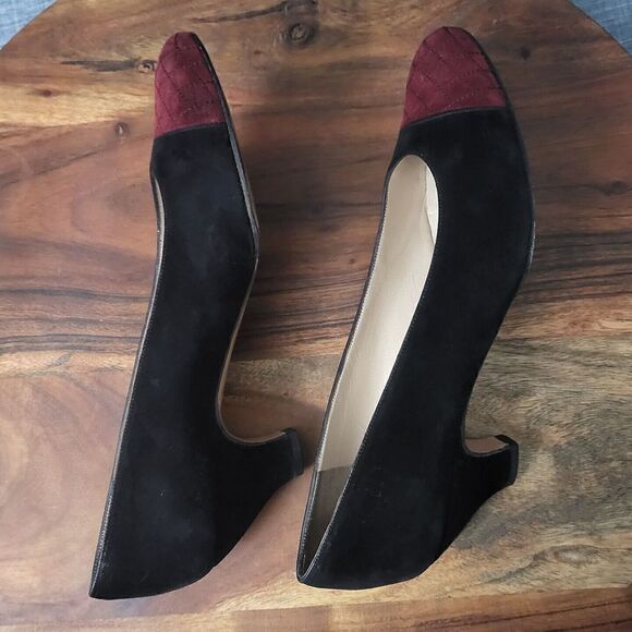 Vintage Salvatore Ferragamo Mafalda Pumps Black Suede Dark Red Toe Cap Size 7.5 - Picture 5 of 12